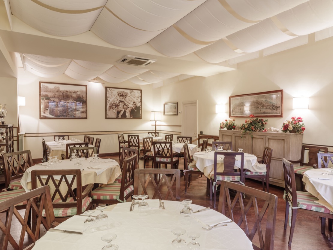 <Sala Ristorante Tennis Club Genova